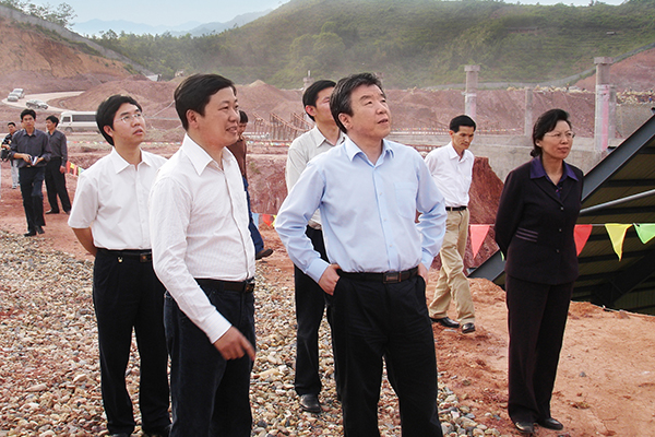 2007年4月，全国政协副主席卢展工（右二，时任福建省委书记）到漳平腾博会诚信为本,专业服务!调研，要求加快项目建设，为海峡西岸经济区建设作出更大贡献