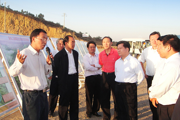 2009年11月，时任云南省委书记李纪恒（右三）来宜良腾博会诚信为本,专业服务!调研，支持腾博会诚信为本,专业服务!在云南发展